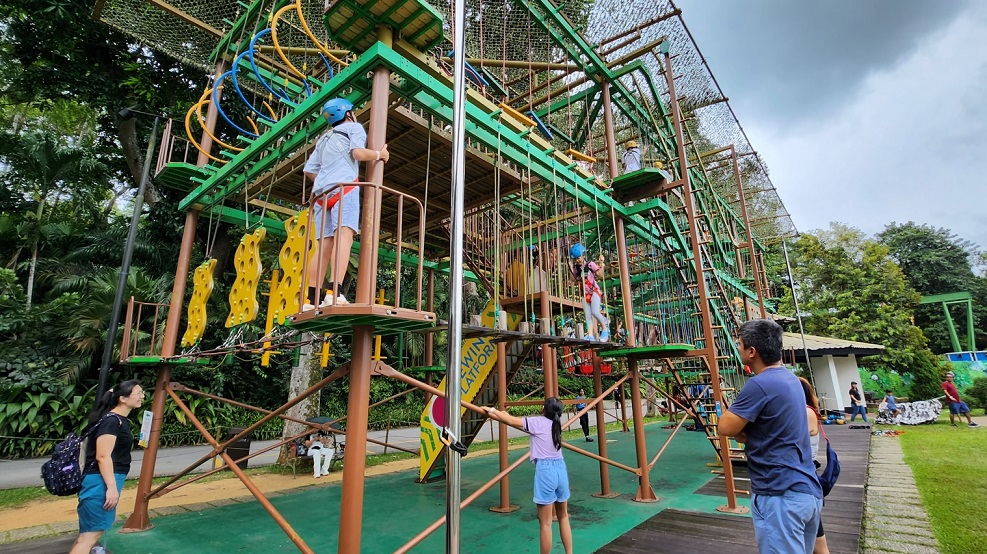 Houbii Spot Singapore, Climbing at Singapore Zoo