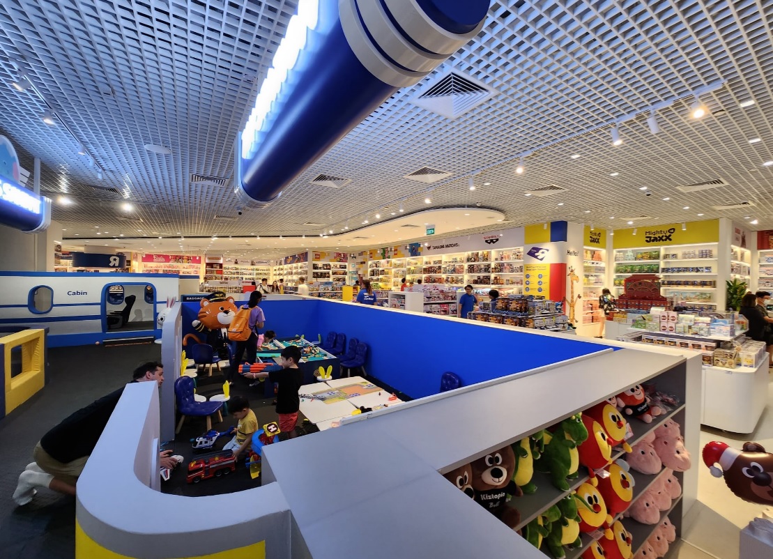 Kiztopia Club next to Toys R Us